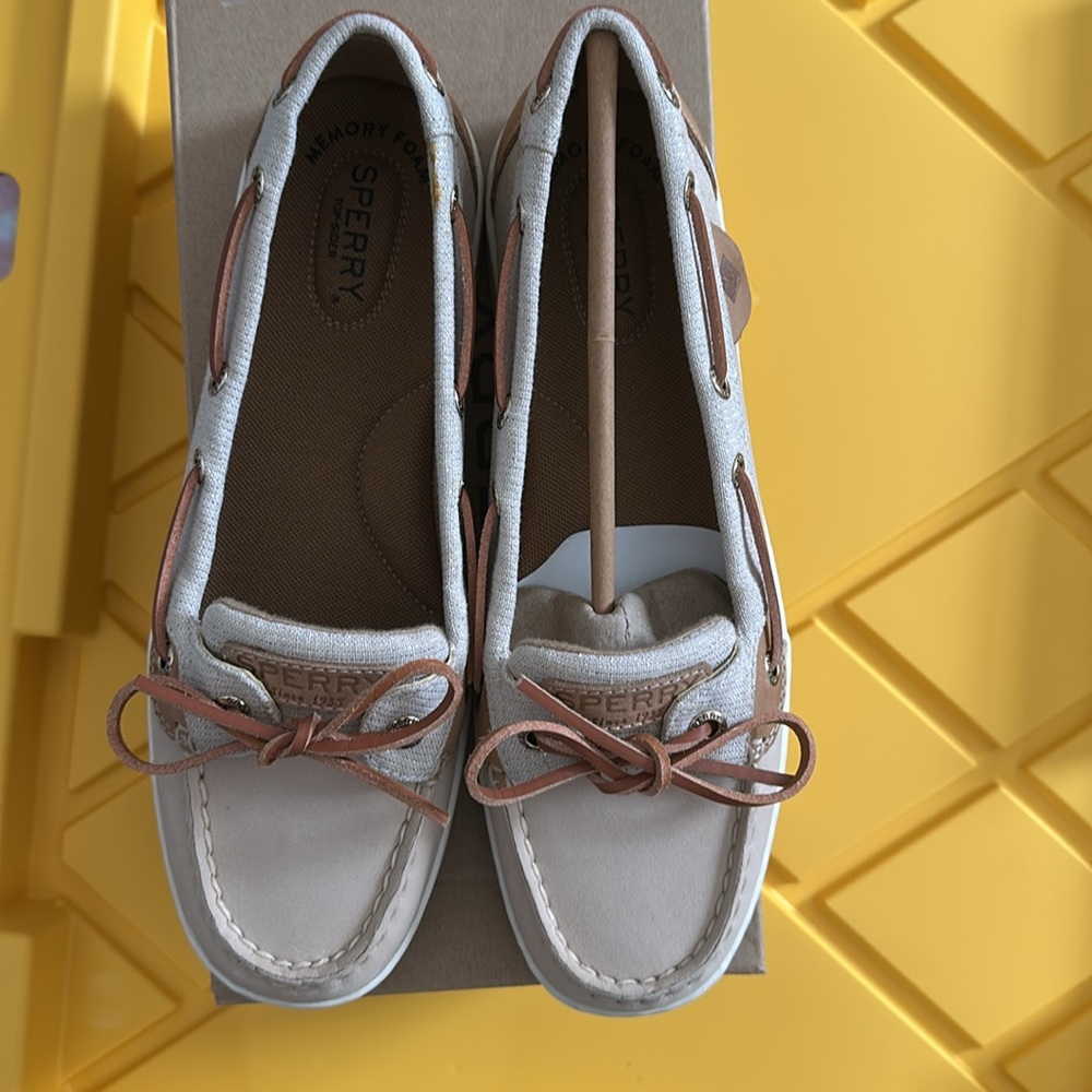 New in box Sperrys - Picture 2 of 4
